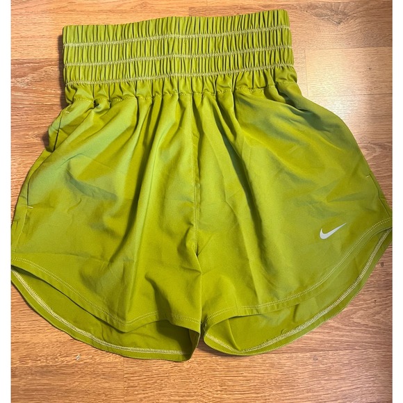 Women's Nike Dri-Fit Ultra High-Waisted Brief-Lined Shorts. Olive Green. Size xs - Picture 1 of 6